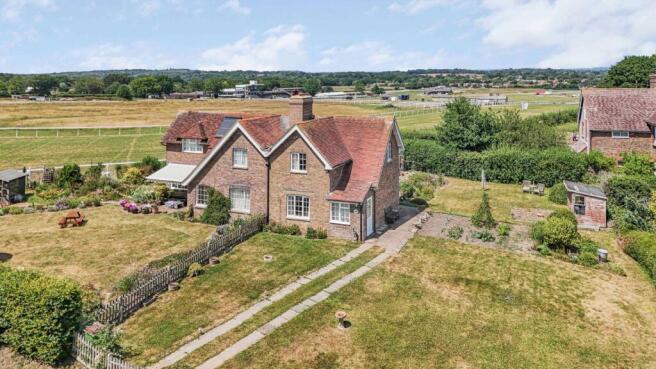 2 bed property, in Ashurst Lane, £450,000