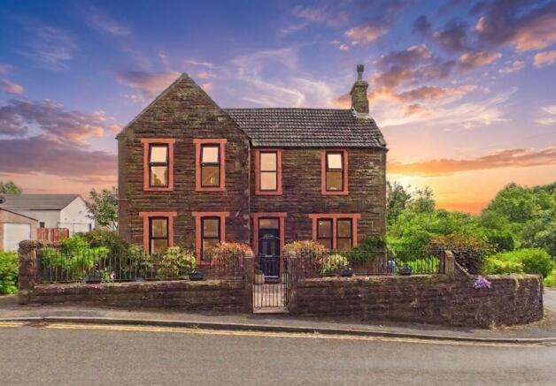 4 bed property, in Church Street, £285,000