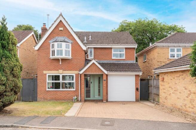 4 bed property, in Limetree Court, £425,000