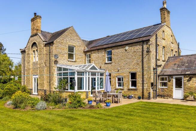 4 bed property, in Lincoln Road, £475,000