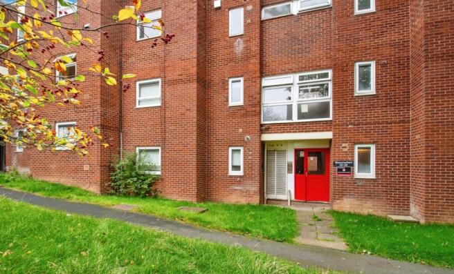 2 bed property, in Beaconsfield, £75,000