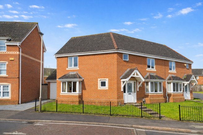 3 bed property, in Carty Road, £320,000