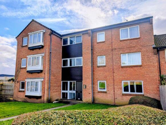 Studio, in St. Peters Close, £75,000