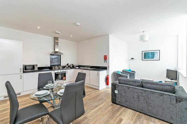 1 bed property, in Large apartment, £160,000