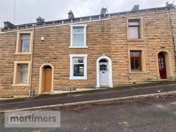 2 bed property, in Fernhurst Street, £100,000