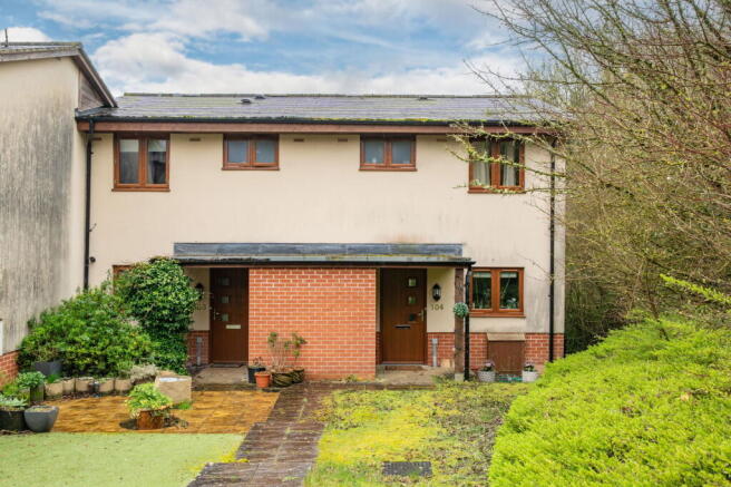 2 bed property, in Foxdown, £325,000