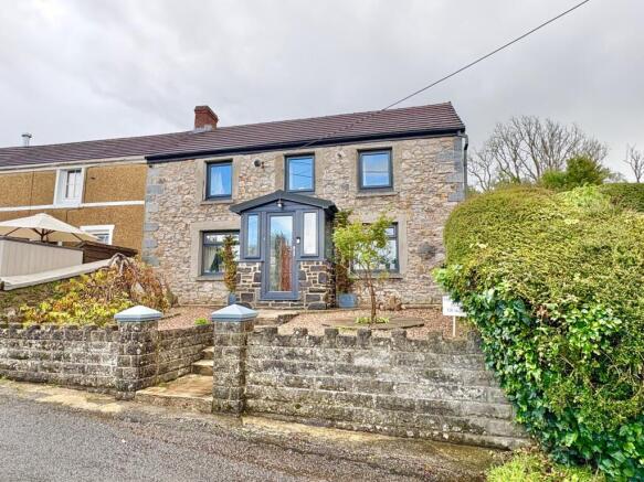 3 bed property, in Horeb Road, £370,000