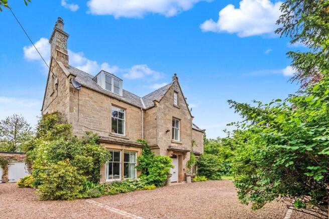 5 bed property, in Bridgend, £650,000
