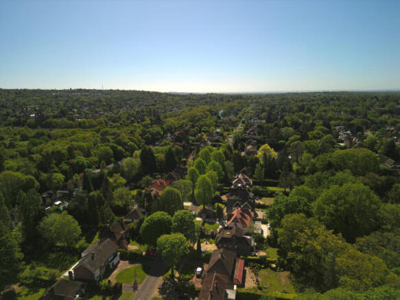 4 bed property, in Moor Park, £2,250,000