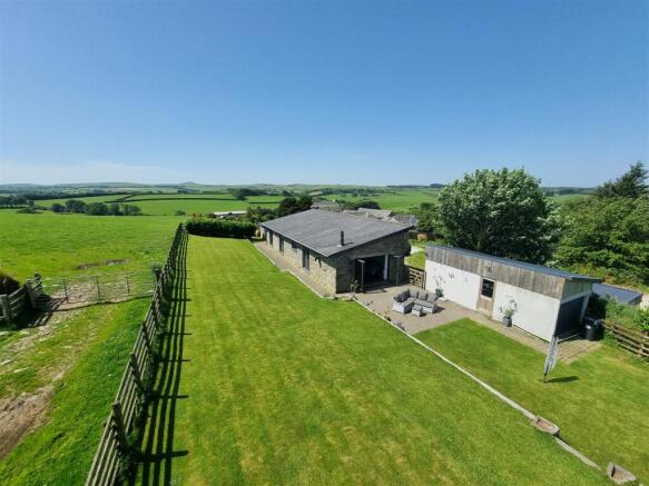 2 bed property, in Treglasta, £435,000