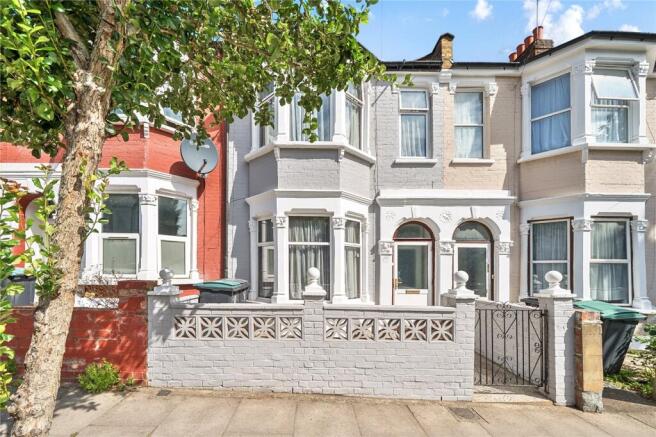 3 bed property, in Effingham Road, £800,000