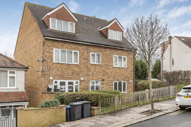 1 bed property, in Parry Road, £250,000