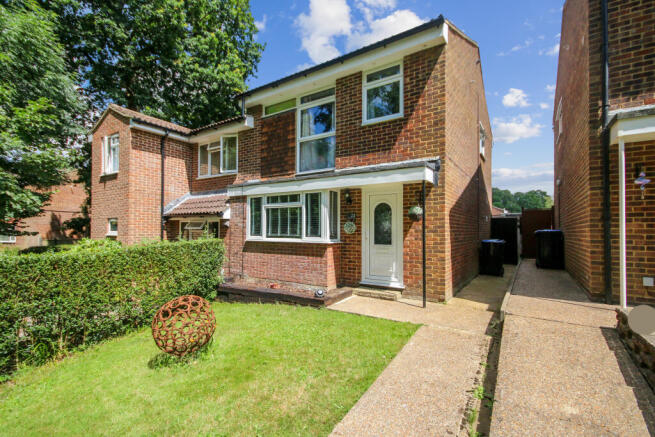 3 bed property, in Rowan Walk, £400,000