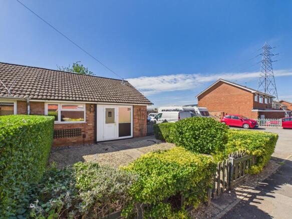 1 bed property, in Stanwick Drive, £220,000