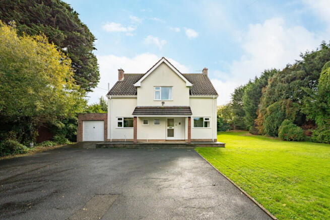 4 bed property, in Main Road, £699,950
