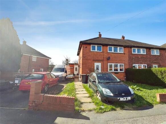 3 bed property, in Westway, £170,000