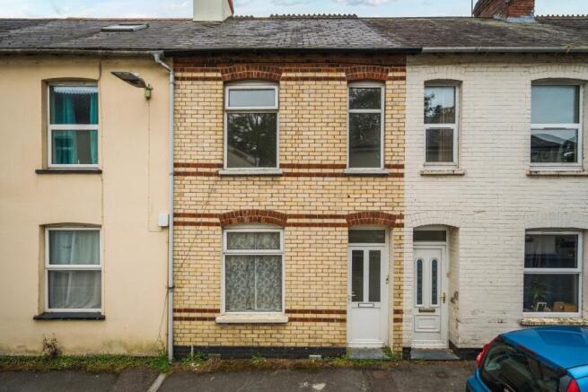 2 bed property, in Clifton Terrace, £160,000