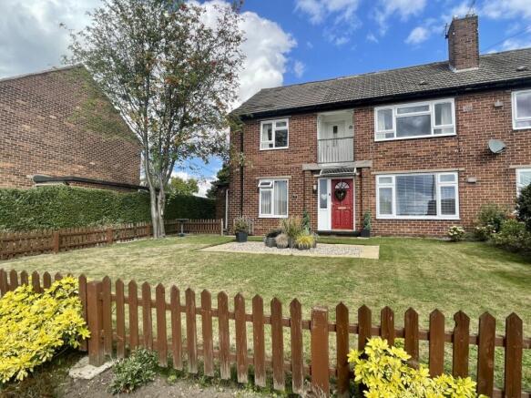 2 bed property, in Sycamore Avenue, £145,000