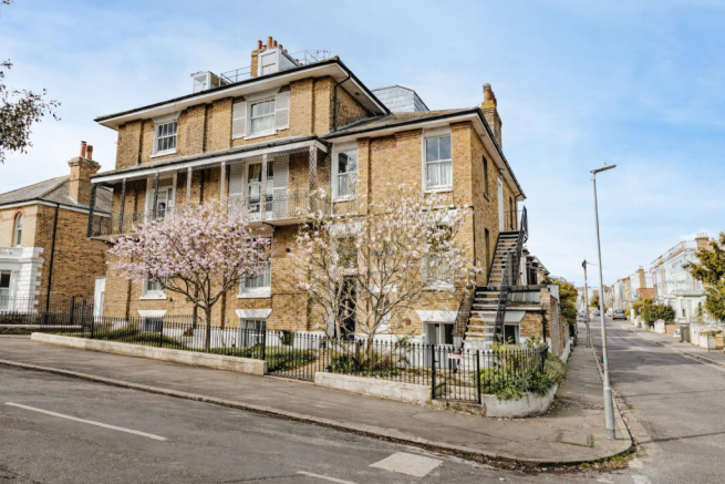 12 bed property, in Vale Square, £865,000