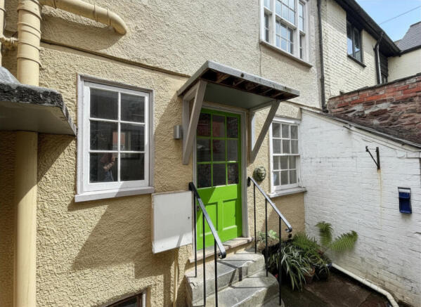 1 bed property, in Barrington Street, £137,000