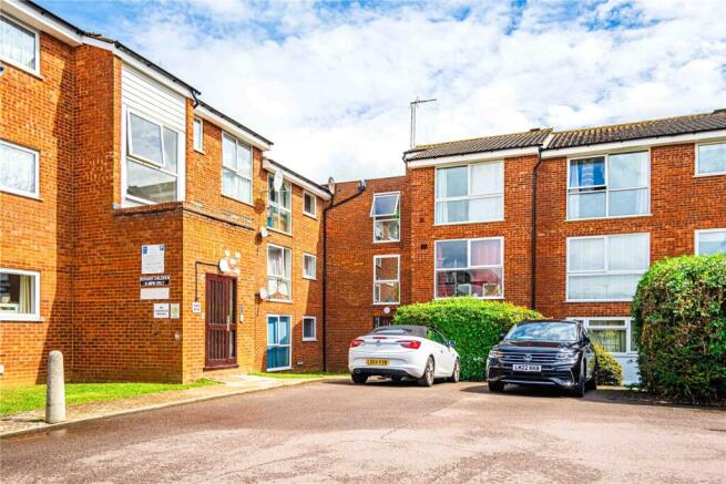 2 bed property, in Nightingale Walk, £150,000