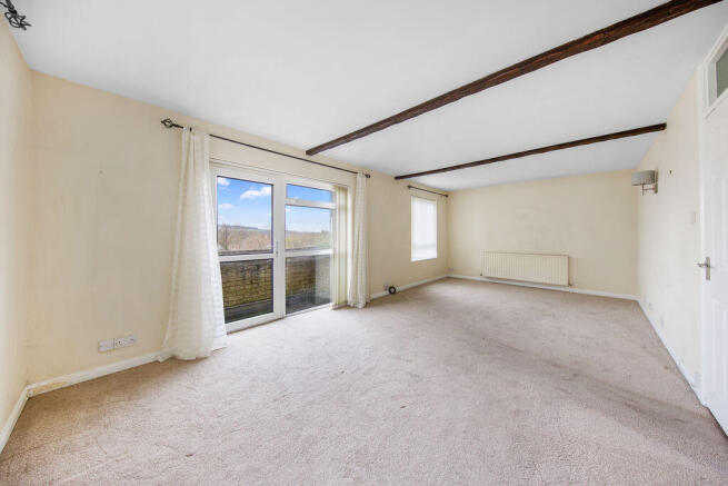 2 bed property, in Stand Road, £100,000