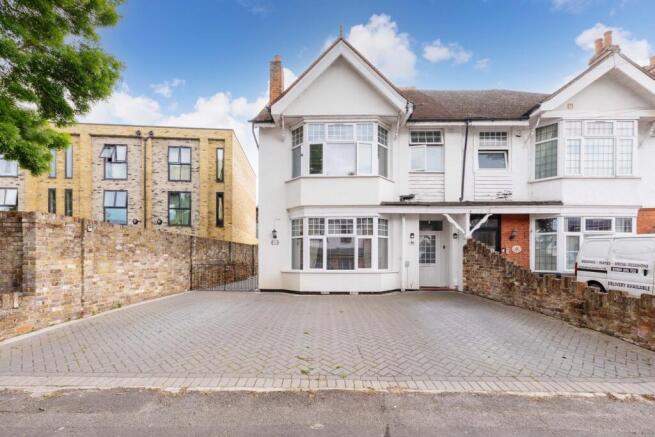 4 bed property, in Upton Road, £800,000