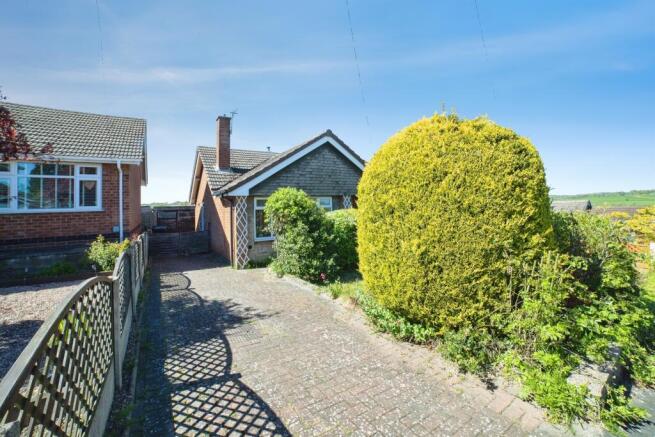 2 bed property, in Purchase Avenue, £135,000