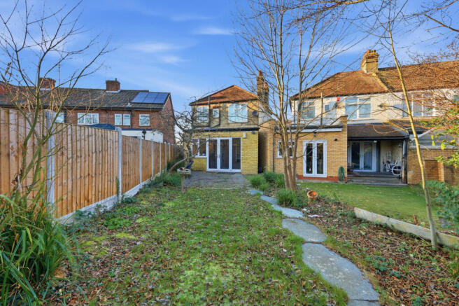 4 bed property, in Woodford Green IG8, £650,000