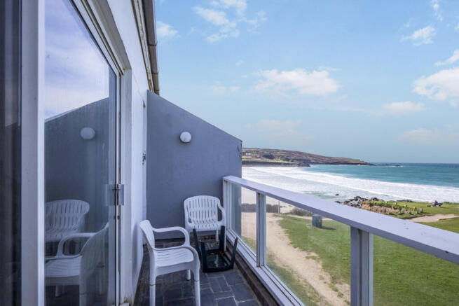 1 bed property, in St. Nicholas Court, £525,000