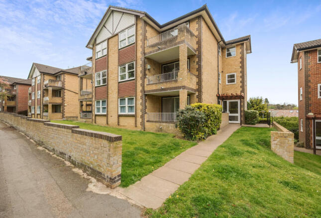 1 bed property, in Waterslade, £230,000
