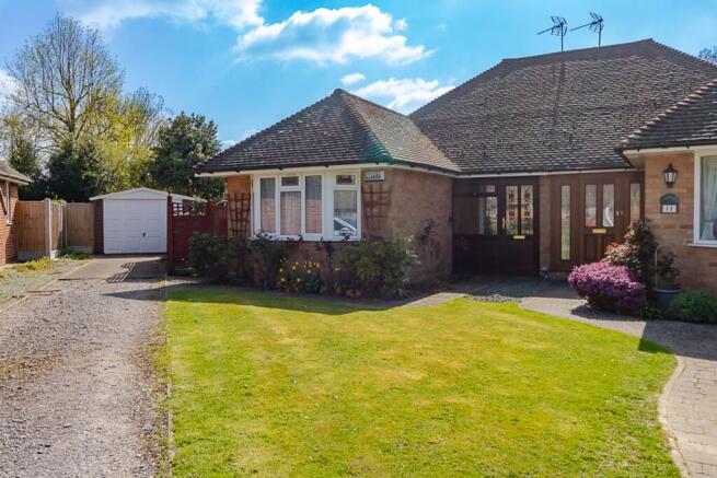 2 bed property, in Derwent Drive, £475,000