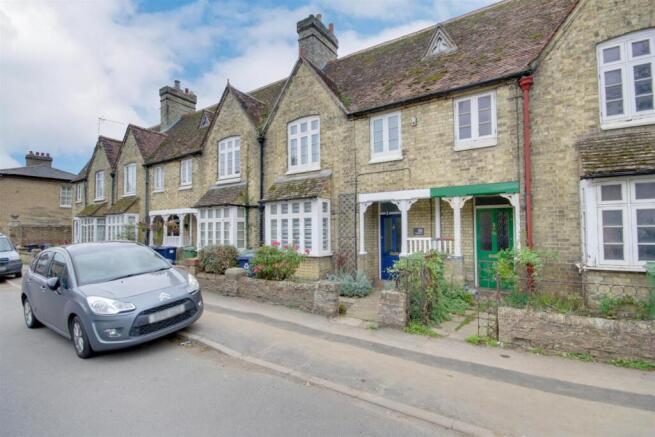 3 bed property, in High Street, £250,000