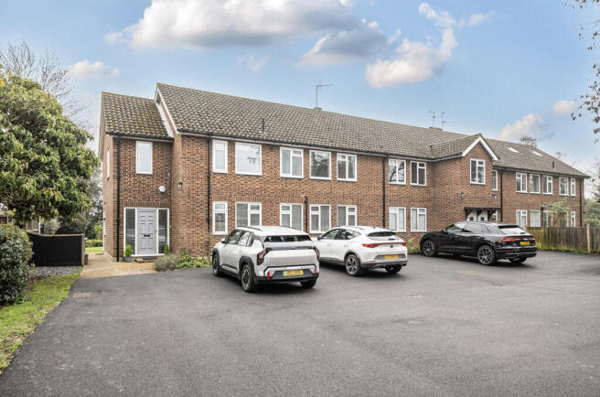 2 bed property, in Glyn Drive, £475,000