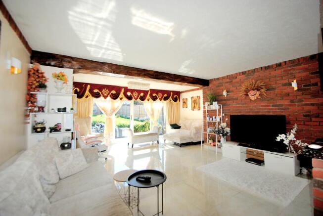 3 bed property, in Stifford Clays Road, £400,000