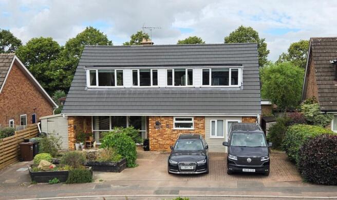 4 bed property, in Overross Close, £475,000