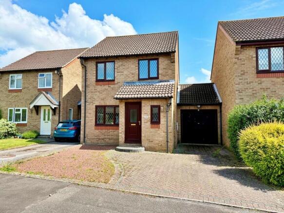 3 bed property, in Willow Herb Close, £389,950