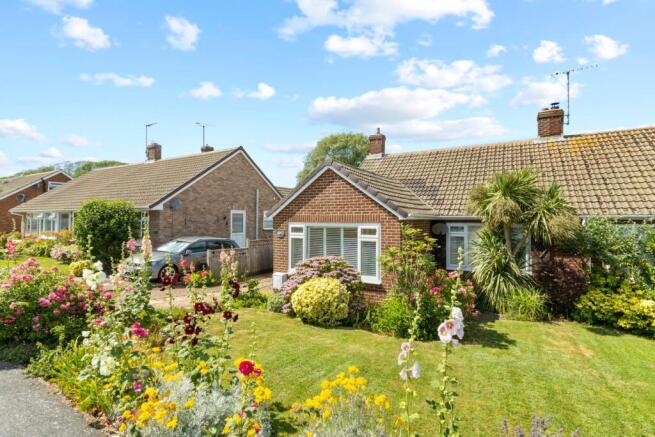 2 bed property, in Cornmill Gardens, £375,000