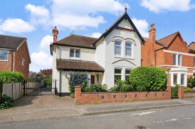 4 bed property, in Curzon Street, £575,000