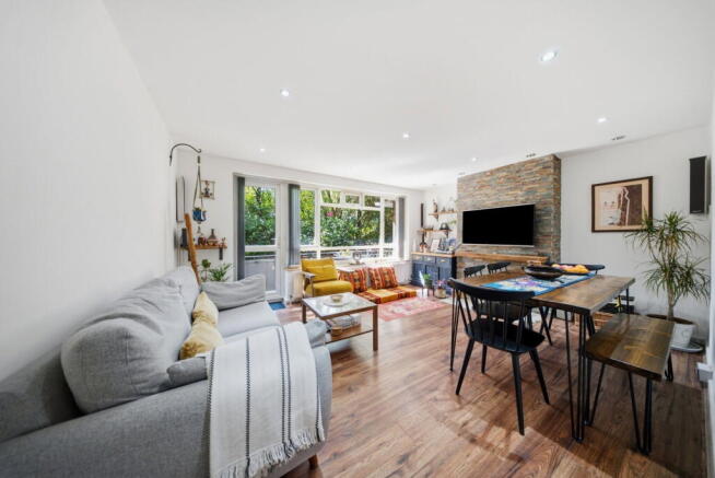 2 bed property, in The Paddocks, £400,000