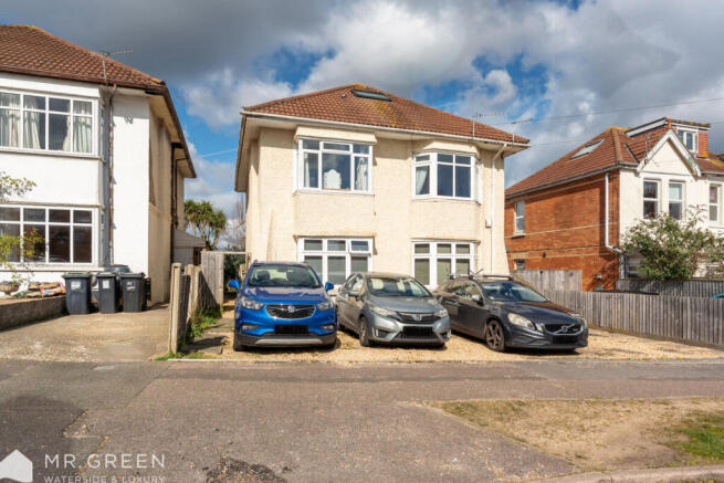 3 bed property, in Castlemain Avenue, £375,000