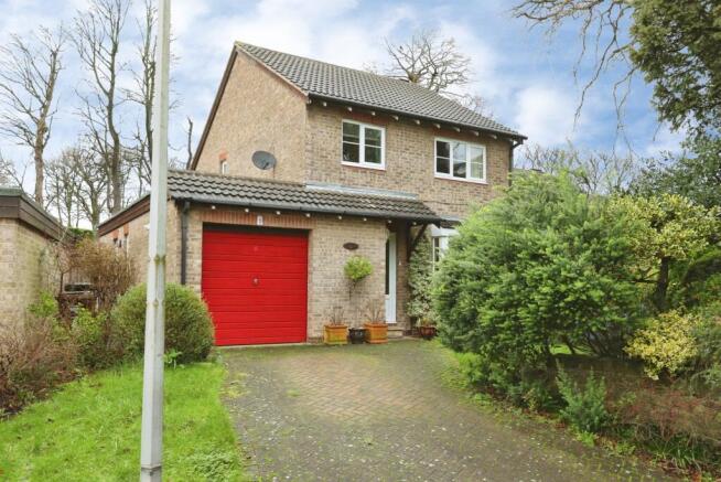 4 bed property, in Cherry Tree Dell, £450,000