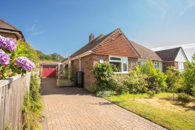 2 bed property, in Downsview, £325,000