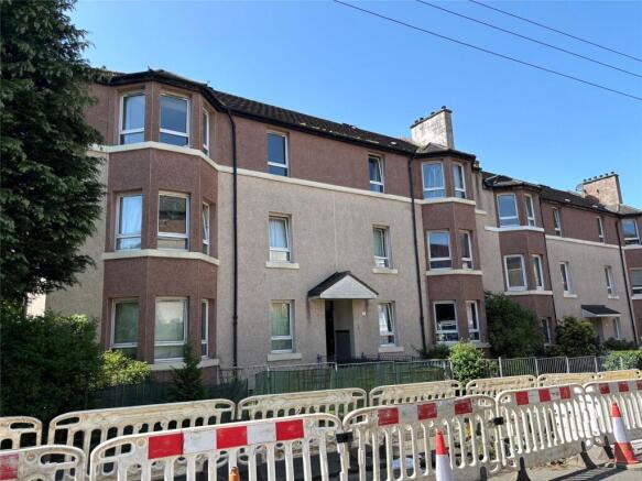 2 bed property, in Larchfield Avenue, £75,000