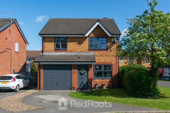 4 bed property, in Bluebell Way, £280,000