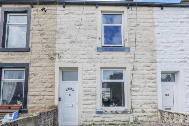 2 bed property, in Russell Terrace, £64,000