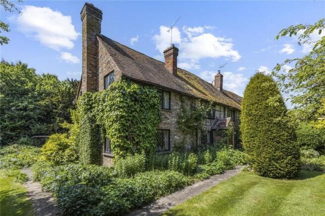 3 bed property, in Ferry Lane, £825,000