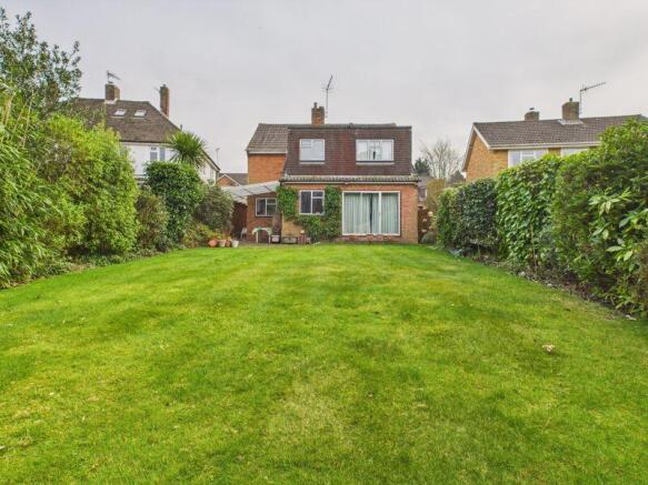 4 bed property, in Woodhill Park, £650,000