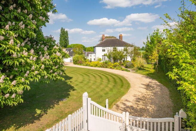 5 bed property, in Stanstead, £1,350,000
