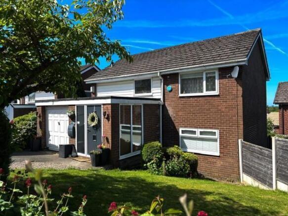 3 bed property, in High Lane, £450,000